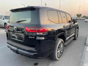 Toyota Land Cruiser modèle GXR 4.0L 2024, couleur noire, transmission automatique, intérieur beige, 7 places - Product Image 4
