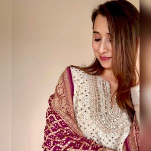 Ensemble salwar kameez en georgette de créateur avec haut et bas ornés de broderies lourdes et dupatta assorti pour les sorties décontractées, finition haut de gamme - Product Image 3