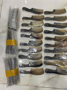 Peine de cuerno con hermosa variación de color natural hecho en Vietnam para compradores de exportación - Product Image 5
