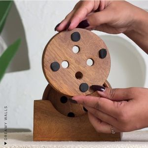 201. Ensemble de dessous-de-verre en bois artisanal élégant, conçu pour les espaces de repas modernes avec un charme naturel - Product Image 4