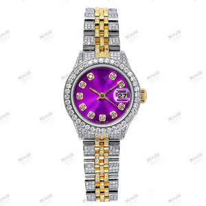 Montre chronographe à diamant glacé dotée d'un cadran rose scintillant, de marqueurs étincelants et d'un bracelet et d'une lunette entièrement incrustés. - Product Image 3