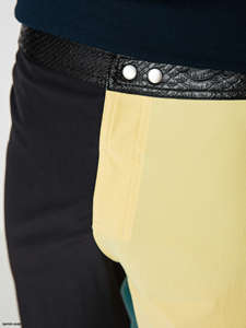 กางเกงขาสั้นผ้าโพลีเอสเตอร์สำหรับผู้ชายกางเกงขาสั้นแฟชั่นเป็นมิตรต่อสิ่งแวดล้อมดีไซน์สีพื้นหลายสี - Product Image 6