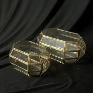 Boîte de rangement et organisateur de bijoux en métal doré et en verre faits à la main, 2 tailles pour colliers et bagues - Product Image 3