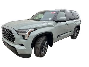 Usado Clean 2024 Toyo-ta Sequoia Platinum Twin Turbo Gas/Electric V6 3.4L 4WD - Product Image 2