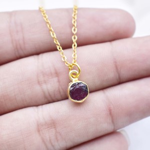 Collier en grenat naturel brut fait à la main, collier de pierre de naissance, collier chaîne statement pour femme, cadeau pour elle - Product Image 2