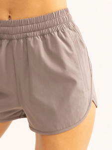 Short d'entraînement de yoga persistant personnalisé avec poches nouveau design short de course respirant à taille haute pour les femmes - Product Image 6
