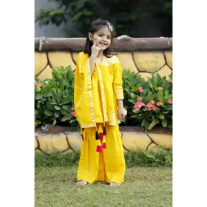 Ensemble de costume traditionnel chinois en rayonne jaune chaud - Product Image 6