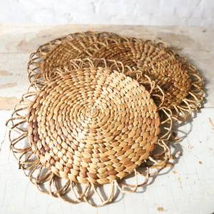 Platos decorativos con diseño irregular, platos base decorativos, mantel individual de jacinto de agua tejido - Product Image 1