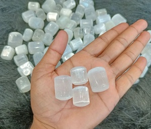 Sélénite naturelle du Maroc, pierre de sélénite blanche polie, cristal de guérison, pierre de poche, décoration de méditation - Product Image 2