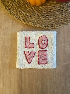 Déclaration AMOUR de broderie perlée de luxe pour les cadeaux Petit sac portefeuille avec artisanat de qualité supérieure Belle touche élégante pour fille - Product Image 3