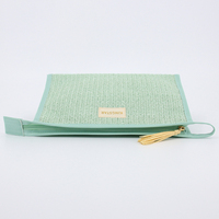Pochette en paille recyclée avec pompon en raphia, logo personnalisé, pochette cosmétique personnalisée, cadeau, pochette zippée pour l'été et la plage
