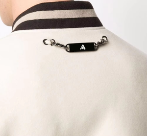 Chaqueta Universitaria Blanca y Negra para Hombre, Logotipo Personalizable en la Parte Trasera, Chaquetas Universitarias Clásicas con Letras para Hombre - Product Image 4