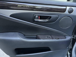 2024 Le x us LS 460 Base AWD Berline de luxe avec sièges en cuir et barres de toit en alliage d'aluminium - Product Image 2