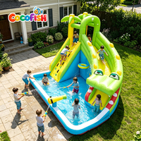 Toboggan aquatique gonflable géant en forme de crocodile |   Parc aquatique pour enfants avec double toboggan, pulvérisateur et canon à eau pour la cour arrière