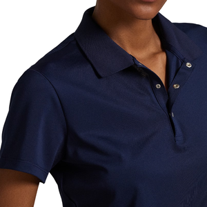 Polo de manga corta para mujer con logotipo personalizado y diseño de ajuste curvo de color Tela transpirable para una mayor comodidad y estilo informal - Product Image 4