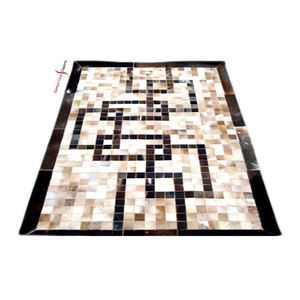 Nouveaux Tapis en Cuir Véritable et Fourrure, Style Rustique Élégant, en Peau de Vache Brodé, pour Transformer Chaque Pièce avec un Charme Unique et une Touche Prière - Product Image 6