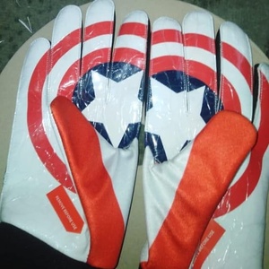 Meilleure collection de gants de football américain conçus sur mesure avec du polyester respirant à 100% et logo personnalisé - Product Image 3