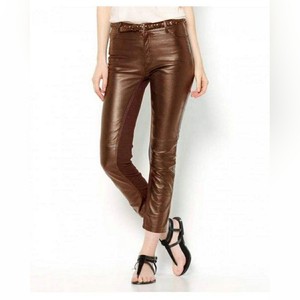 กางเกงหนัง PU ผู้หญิงเอวสูงระบายอากาศได้, กางเกงแฟชั่นลำลอง2025มีกระดุมตกแต่งฤดูใบไม้ร่วงฤดูหนาวสไตล์เซ็กซี่แบน - Product Image 2