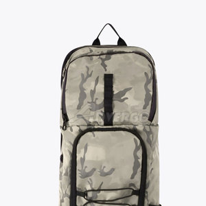 Sac à dos robuste pour équipement de hockey sur gazon avec porte-crosse et grand espace de rangement pour les entraînements et les compétitions. - Product Image 6
