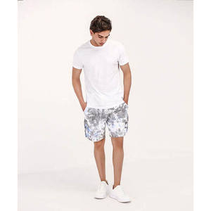 Pantalones cortos informales y de gimnasio para hombre con precio al por mayor, pantalones cortos con tinte de corbata para uso al aire libre, pantalones cortos con patrón sólido y peso ligero con logotipo personalizado a la venta - Product Image 1