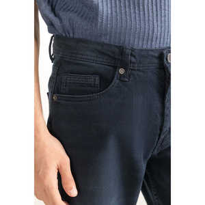 กางเกงยีนส์ทรงตรงเอวกลาง สีเข้มฟอกหินและย้อมสีเรียบ สไตล์กางเกงทรงดินสอ สำหรับฤดูหนาว ทรงสกินนี่ สีซีดแบบฟอก - Product Image 5