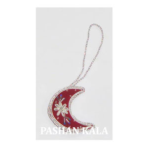 Nueva tela roja forma de luna árbol adorno colgante con propósito de regalo ornamento Zari bordado Navidad colgante producto decorativo - Product Image 1