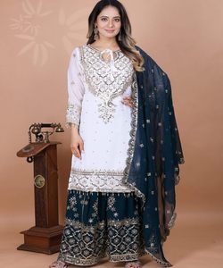 ชุดเสื้อผ้าพื้นเมือง - Product Image 1