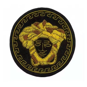 Insignias bordadas en 3D profesionales hechas a mano, parches personalizados en forma de corazón, ropa de moda, decoraciones de marca, cuentas bordadas a mano - Product Image 1