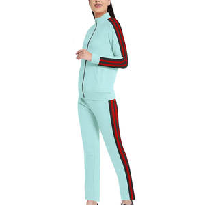 Conjunto de chándal con capucha de dos piezas para mujer con logotipo personalizado y parte superior corta pantalones de chándal de alta calidad invierno 2025 moda ecológica - Product Image 6