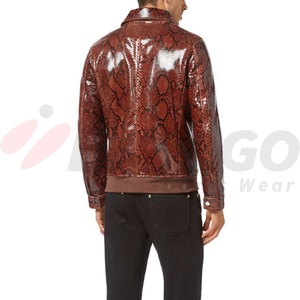 Blouson bombardier en cuir rouge pour femme, imprimé serpent Python en relief - Product Image 5