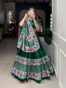 Nouveau Designer Heavy Georgette Pattola Gotta Bandhani imprimé soie Lehenga choli - Product Image 5
