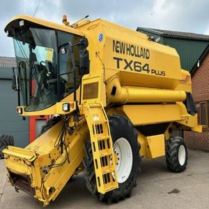 Cosechadoras Usadas New Holland CX 7090, Máquina Agrícola Multicultivo Accionada por Tractor para Maíz, Trigo y Cacahuete en Venta - Product Image 1