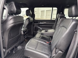 Jeep Wagoneer Serie II V8 5.7L RWD 2022 Usado en Buen Estado - Product Image 6