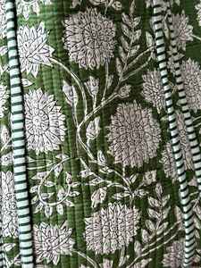 Sac fourre-tout en coton écologique fait à la main matelassé avec imprimé floral Sac à bandoulière confortable pour l'épicerie, le voyage et le transport quotidien - Product Image 2