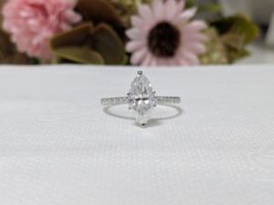 Bague en or blanc/jaune massif 14 carats, diamant de laboratoire taille marquise de 1,75 carat, bague de fiançailles classique, cadeau de la Saint-Valentin pour femme - Product Image 1