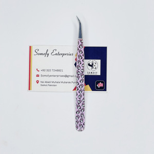 Pince à cils professionnelle incurvée en acier inoxydable de qualité supérieure Hello Kitty Print Boîte en carton personnalisée de précision durable - Product Image 1