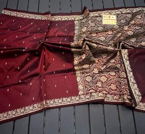 Sarees de Fiesta de Algodón Brocado Hechos a Medida en Colores Variados con Borde Marrón y Diseño de Motivos Pequeños Hechos a Mano - Product Image 3