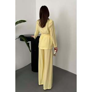 ชุดเสื้อแจ็คเก็ตคาดเข็มขัดสีเหลืองและกางเกงขายาว - สีเหลือง - Product Image 5