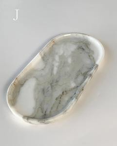 Bandeja de resina de diseño en tonos blancos y grises Bandeja hecha a mano con estilo para decoración del hogar Cocina y uso de regalos de la India - Product Image 6