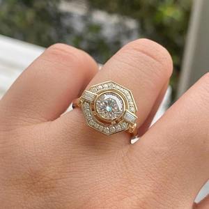 Anillo de Diamante Moissanita de Oro de 10K de Alta Calidad para Boda o Aniversario y para Regalo, Disponible a Precio de Exportación - Product Image 5