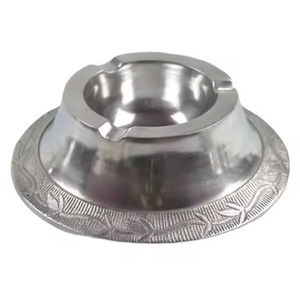 Cenicero Moderno de Metal Plateado Hecho a Mano para Uso en el Hogar, Hotel o Mostrador, Elegante Porta Cenizas para Cigarrillos - Product Image 1