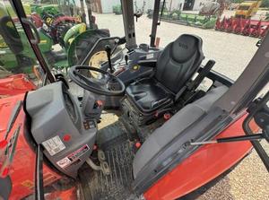 TRACTOR AGRÍCOLA L6060HSTC VERSÁTIL LIGERAMENTE USADO CON TRANSMISIÓN HIDROSTATITC DE CABINA CON CLIMA CONTROLADA, CAPACIDAD DE CARGADOR PESADO - Product Image 4
