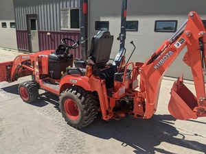 Venta al por mayor de mini tractor Kubota BX23S, solución agrícola premium con motor potente, fácil manejo y larga vida útil. - Product Image 3