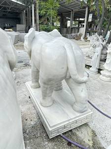Statue d'éléphant moderne et durable sculptée à la main Statue d'animal d'extérieur avec surface polie Garantie d'un an Décorations personnalisables - Product Image 5