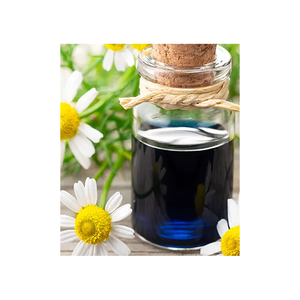 Vente en gros en vrac d'huile essentielle de camomille allemande biologique de qualité thérapeutique pour la peau Fourniture OEM Huiles essentielles naturelles pour les soins du corps - Product Image 2