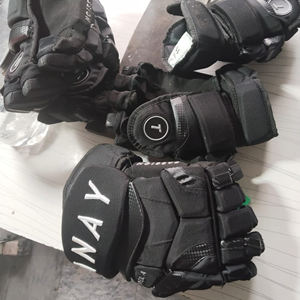 IBERIA Custom Wholesale Guantes de hockey sobre hielo de alta calidad, cómodos y duraderos para personas mayores/intermedios/Jóvenes. - Product Image 4