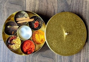 Boîte à épices en laiton de conception tendance boîte à épices de forme ronde 7 compartiments pour boîte de rangement d'épices avec couvercle - Product Image 5