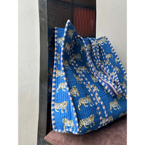 Tiger Print Quilted Tote <b>Handbag</b> Eco-Friendly and Reusable Zipper Closure for Daily Use and Outdoors - Product Image 2