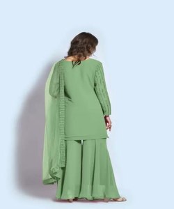 Muestre los conjuntos de Salwar kameez pakistaníes para niñas en su tienda. Explore nuestra colección de fotos de ropa india y pakistaní. - Product Image 2