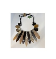 Bijoux de mode de qualité solide du fabricant Nouveau design Collier en corne naturelle pour femmes Boucle d'oreille avec perles pour utilisation en cadeau de fête